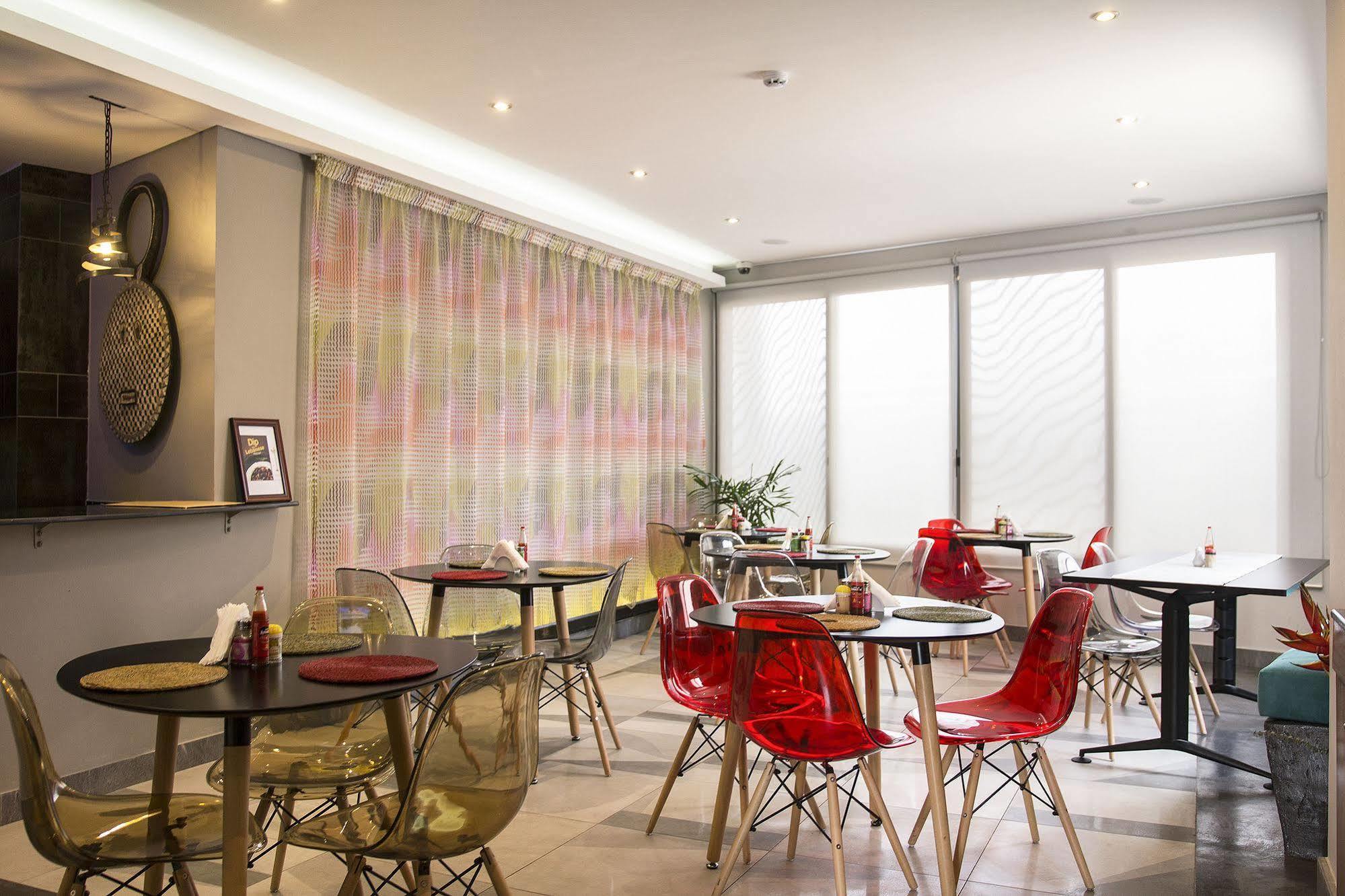 Urbano Hotel By Roots Wiaboman Exterior photo
